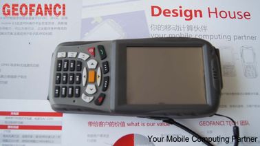 De Hand van WIFI GPS Bluetooth - de gehouden Streepjescodescanners met RFID lezen en schrijven
